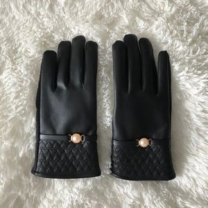 Brand New-Faux Leather Gloves